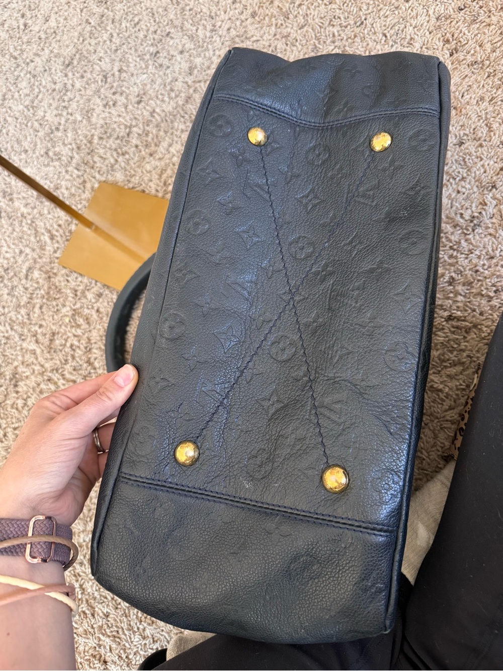 Louis Vuitton Artsy MM Empreinte Infini Purse - Picture 12 of 15